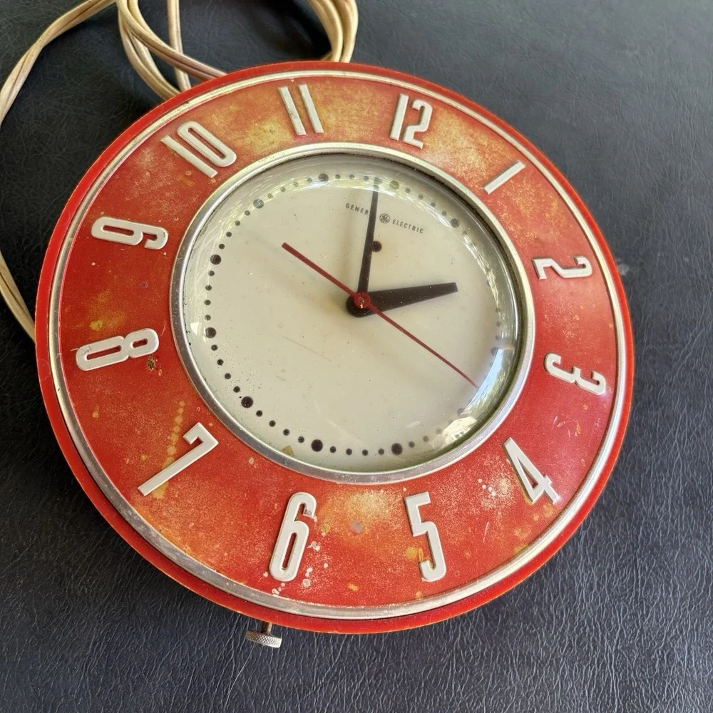 Vintage 1950's General Electric GE Wall Clock Faded Model 2H26 THE GOURMET